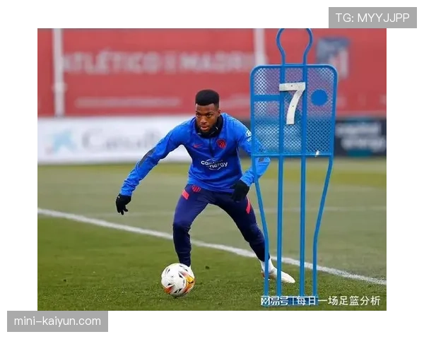 专访格拉纳达门将：谈如何指挥队友布置定位球防守人墙